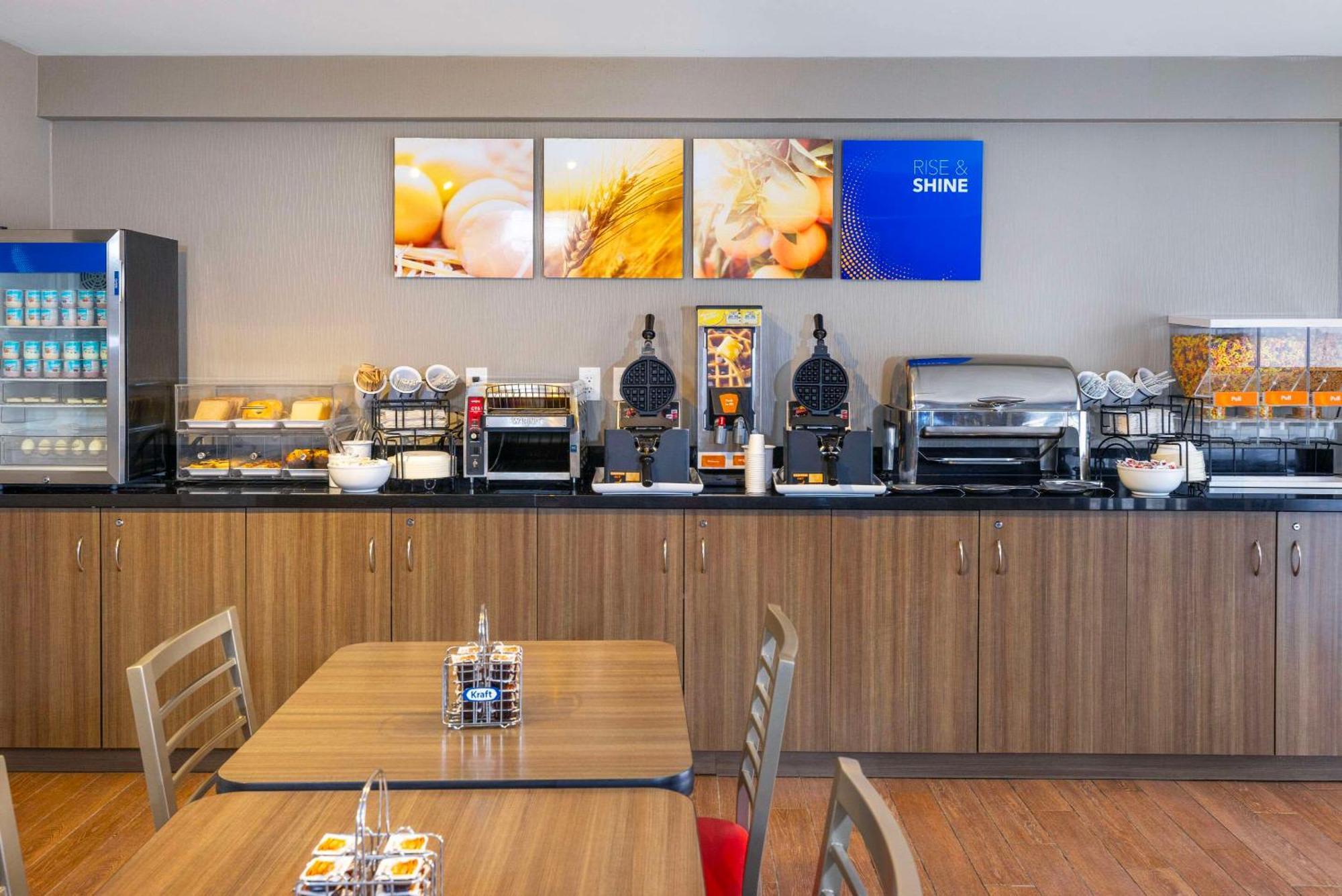 Comfort Inn East Moncton Bagian luar foto