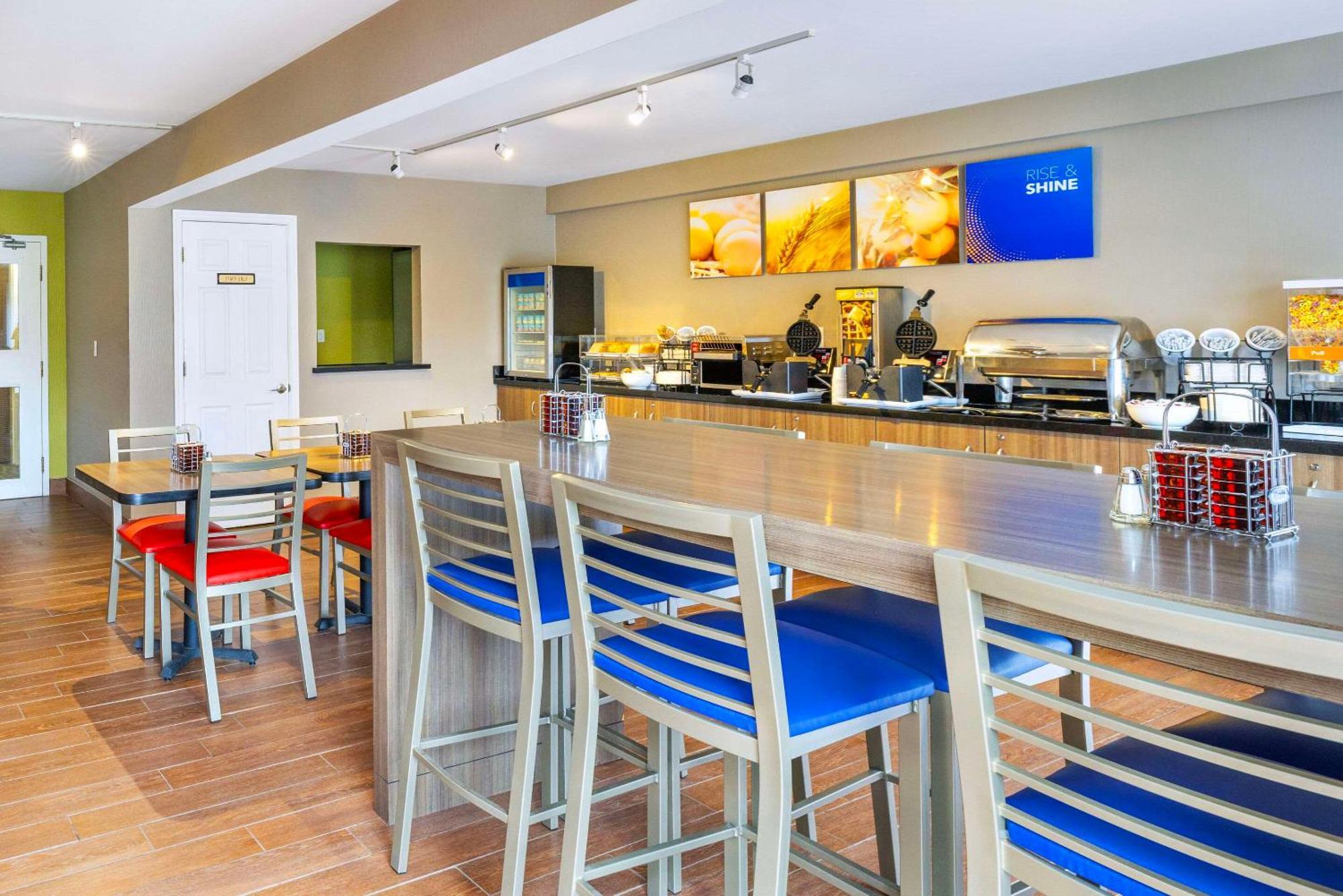 Comfort Inn East Moncton Bagian luar foto